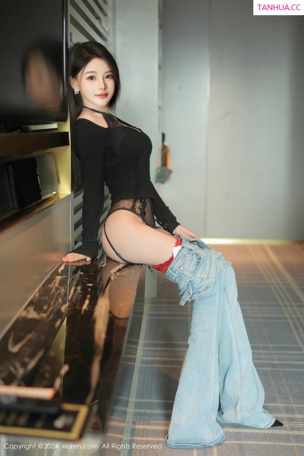   [XiuRen]高清写真图 2024.12.27 No.9666 爱酱里 黑丝美腿第29张图片